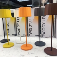 Logica TWIGGY Less Lampada LED da Tavolo a Batteria