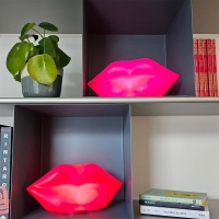 Candyslab Kiss battery table lamp