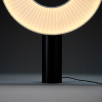 DCW Iris table lamp