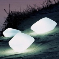 Oluce Stones Outdoor Lampada da Terra per Esterno a Luce