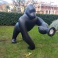 Qeeboo Kong Lampada Gorilla a LED da Terra con Braccio