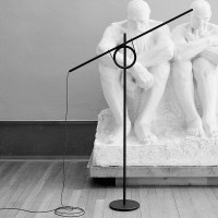 Pallucco Tangent Media Lampada Orientabile da Terra a LED