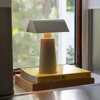 &Tradition Caret MF1 Wireless Table Lamp with Rechargeable