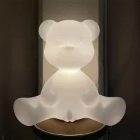 Qeeboo Teddy Boy Lampada Orsetto da Tavolo con Cavo By Giovannoni Qeeboo Teddy Boy Lampada Orsetto da Tavolo con Cavo By Giovannoni