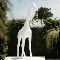 Qeeboo Giraffe In Love Outdoor 4 mt con lampadario led